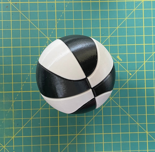 Puzzle esférico 3D BKT de 7,5 cm en blanco + negro, armado