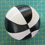 Puzzle esférico 3D BKT de 7,5 cm en blanco + negro, en primer plano