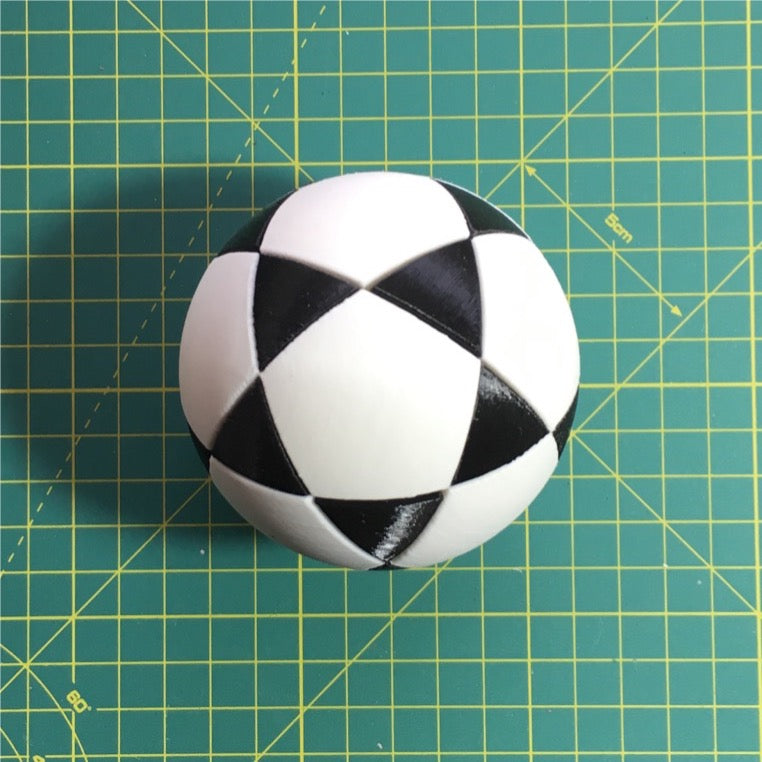 Puzzle esférico 3D FNL de 7,5 cm en blanco + negro, armado