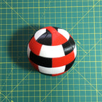 Puzzle esférico 3D GEO de 7,5 cm en blanco + rojo + negro, armado