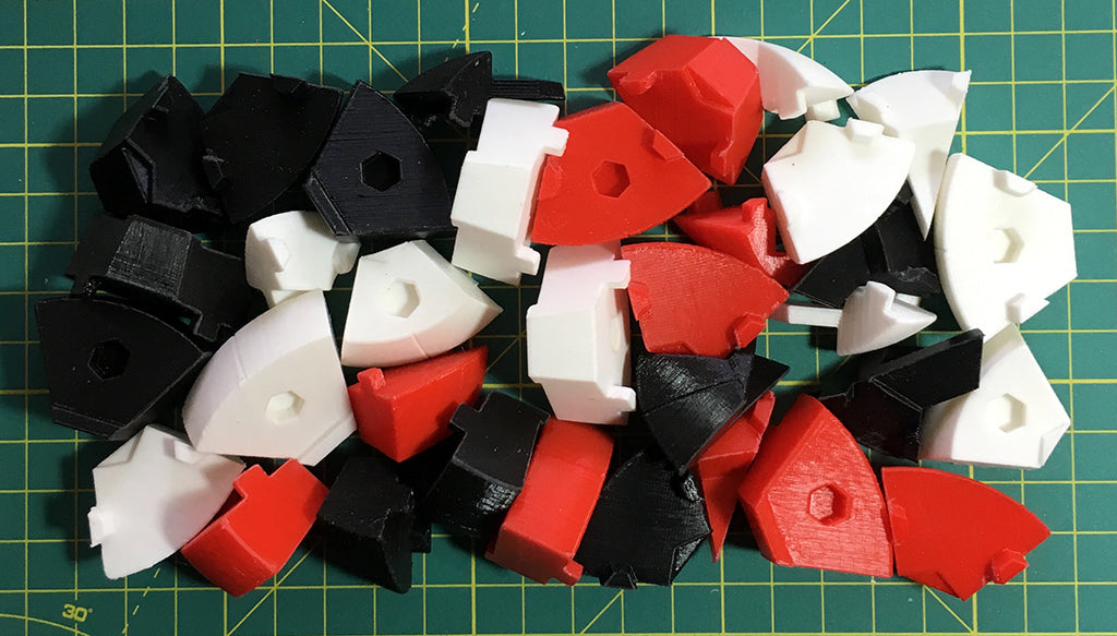 Puzzle esférico 3D GEO de 7,5 cm en blanco + rojo + negro, con las piezas sueltas