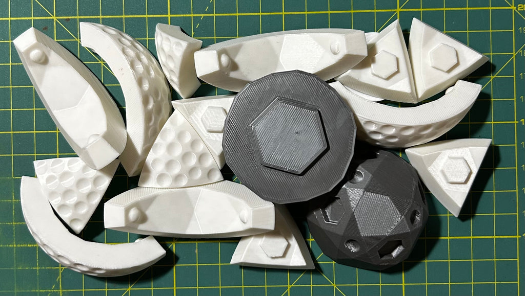 Puzzle esférico 3D GLF de 7,5 cm en blanco + gris, con las piezas sueltas