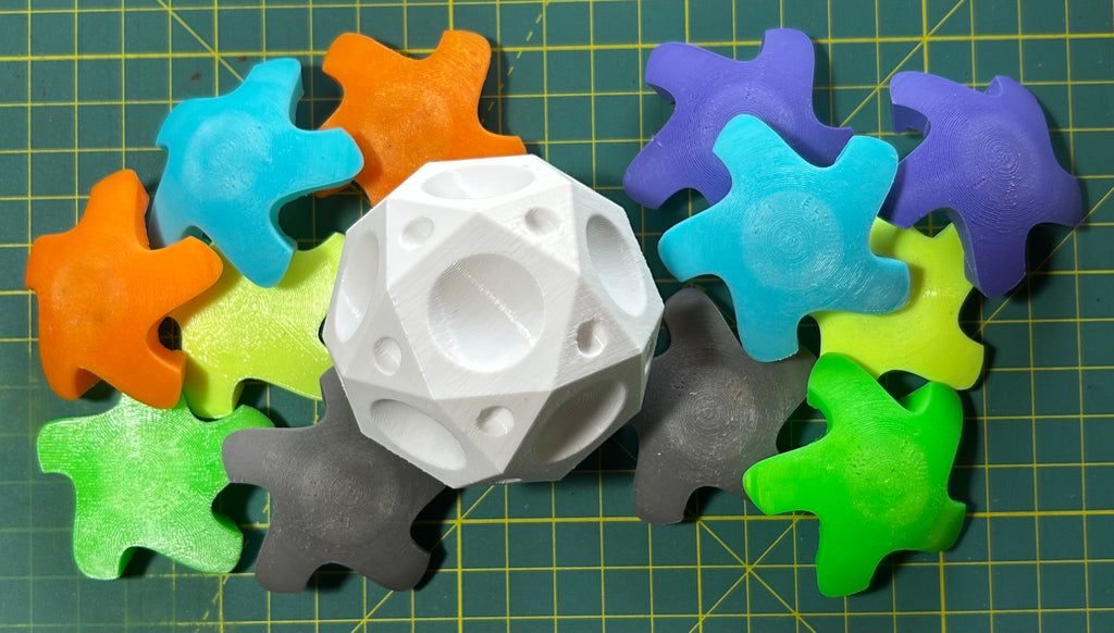 Puzzle esférico 3D INK de 7,5 cm en verde flúor + celeste + naranja fluor + violeta + gris oscuro + amarillo flúor + blanco, con las piezas sueltas