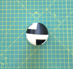 Puzzle esférico 3D IWS de 5 cm en blanco + negro, armado