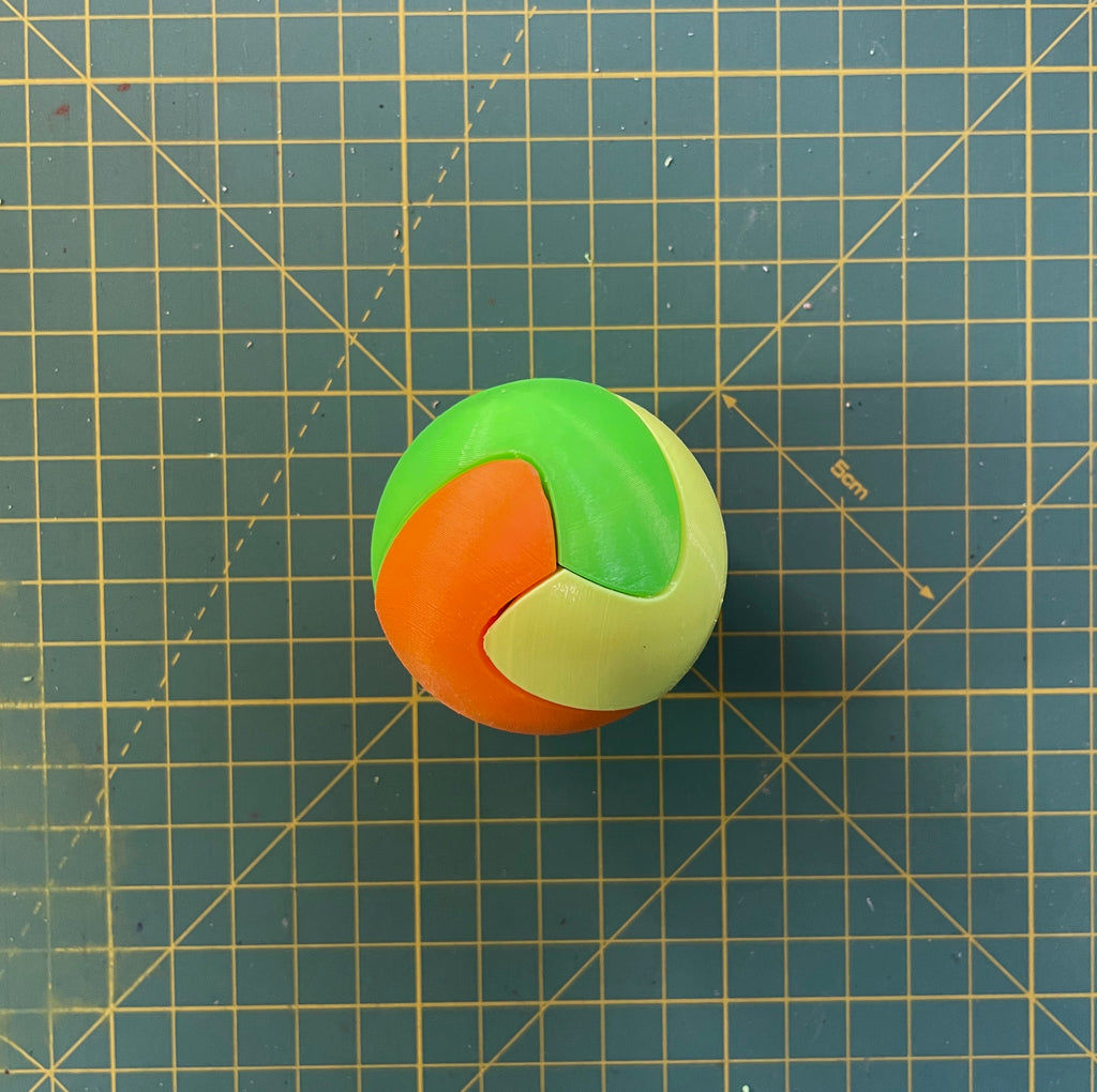 Puzzle esférico 3D LUK de 5 cm en naranja + amarillo flúor + verde + violeta + gris oscuro, armado