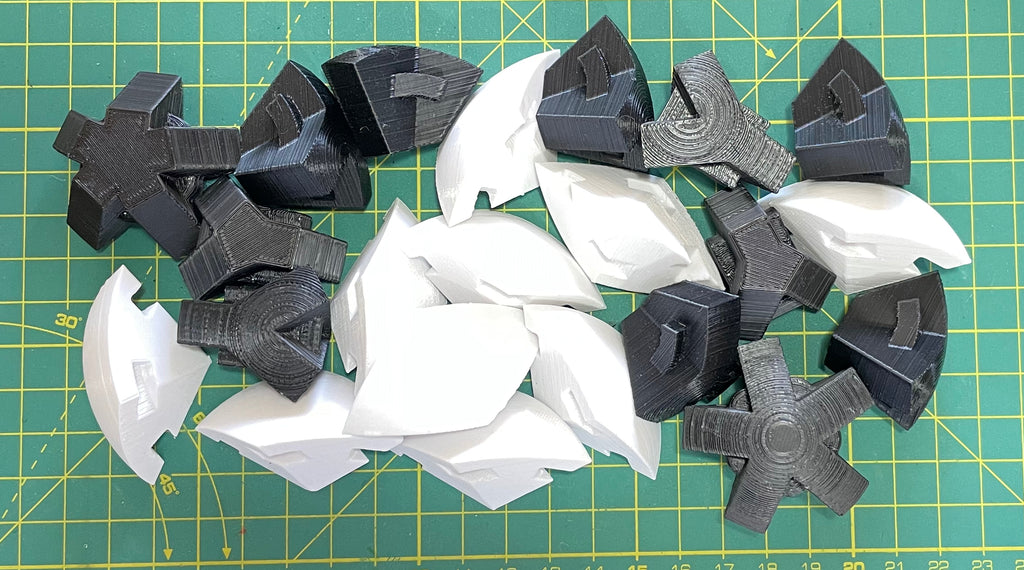 Puzzle esférico 3D RMB de 7,5 cm en blanco + negro, con las piezas sueltas