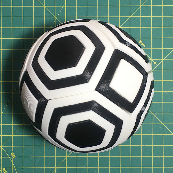 Puzzle esférico 3D SLC de 10 cm en blanco + negro, armado