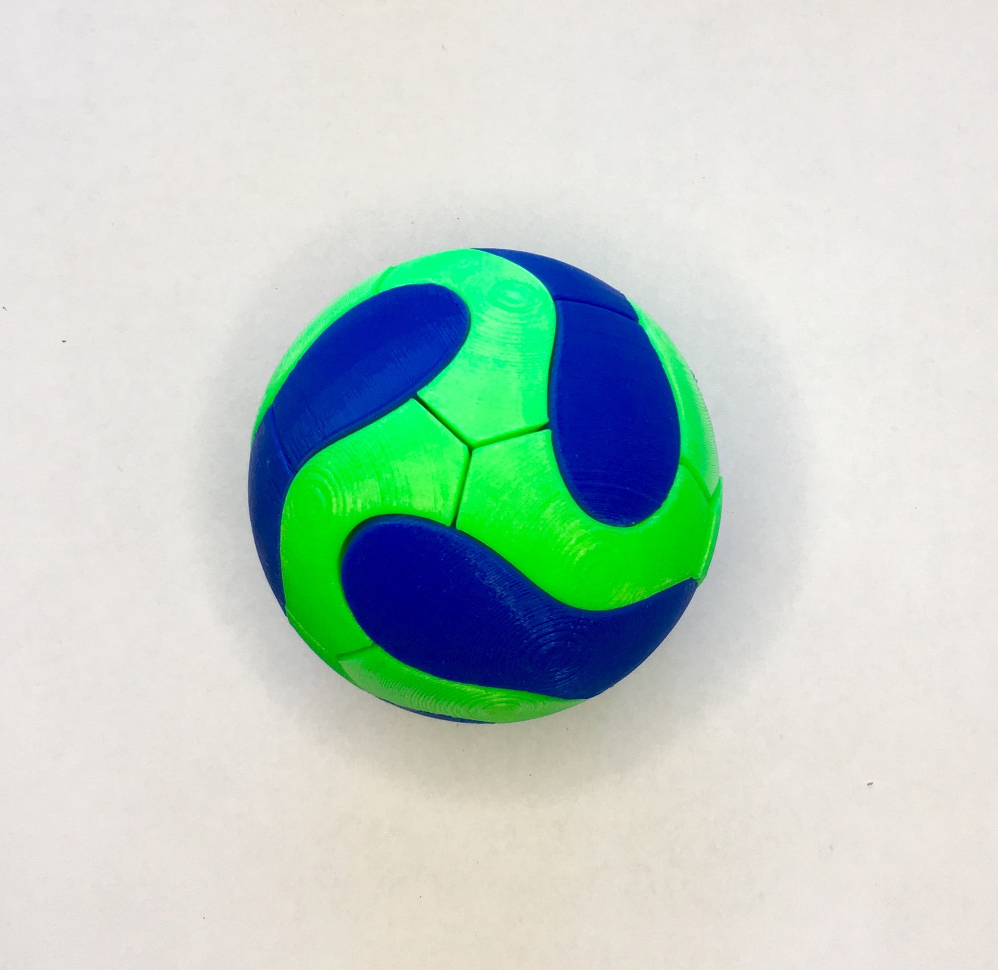 Puzzle esférico 3D TGS de 7,5 cm en azul + verde flúor, armado