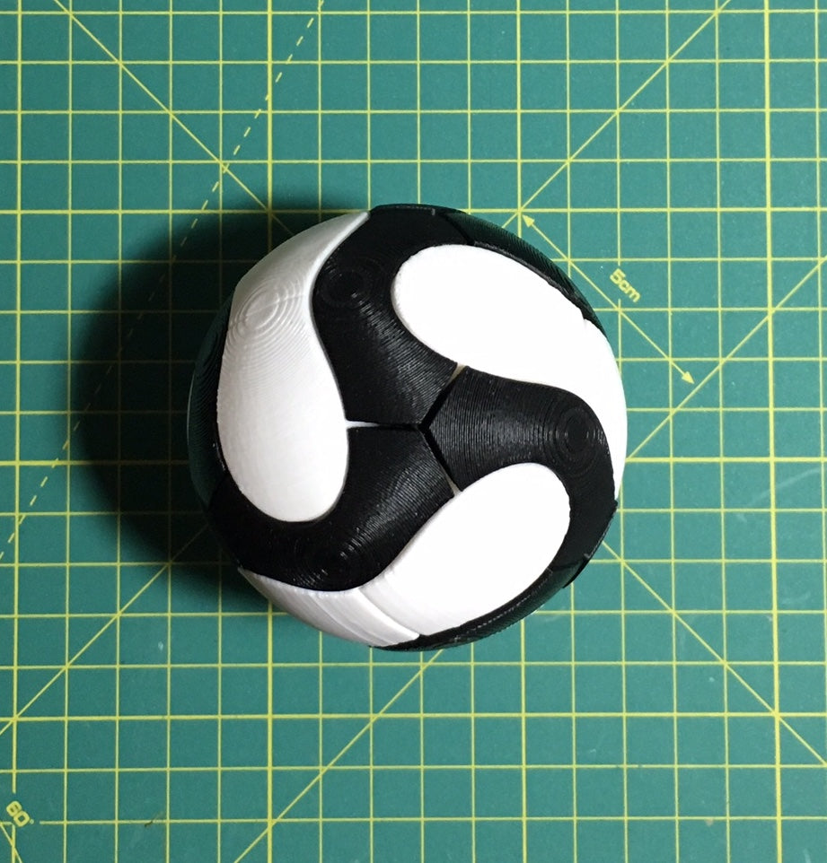 Puzzle esférico 3D TGS de 7,5 cm en blanco + negro, armado