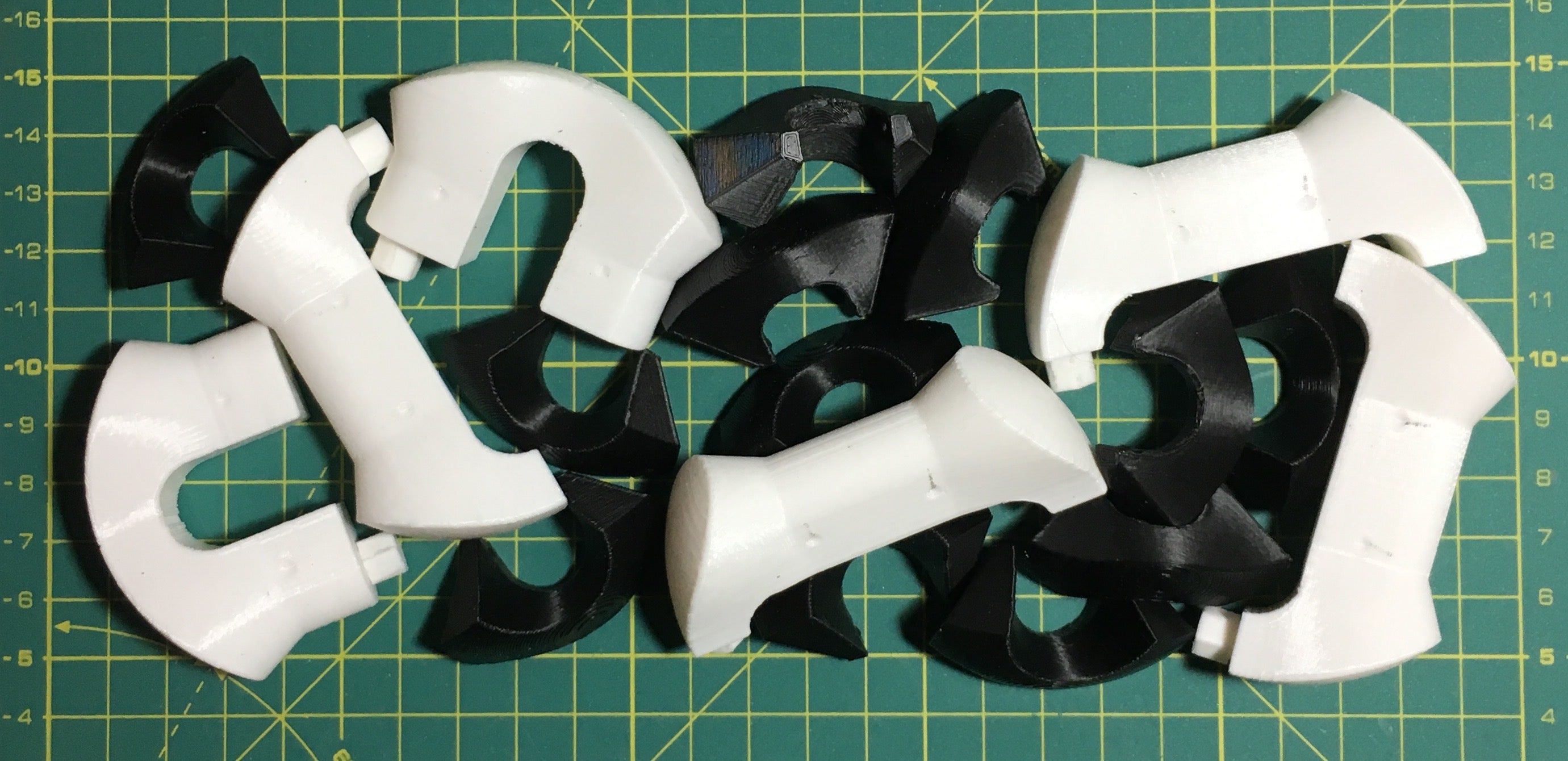 Puzzle esférico 3D TGS de 7,5 cm en blanco + negro, con las piezas sueltas