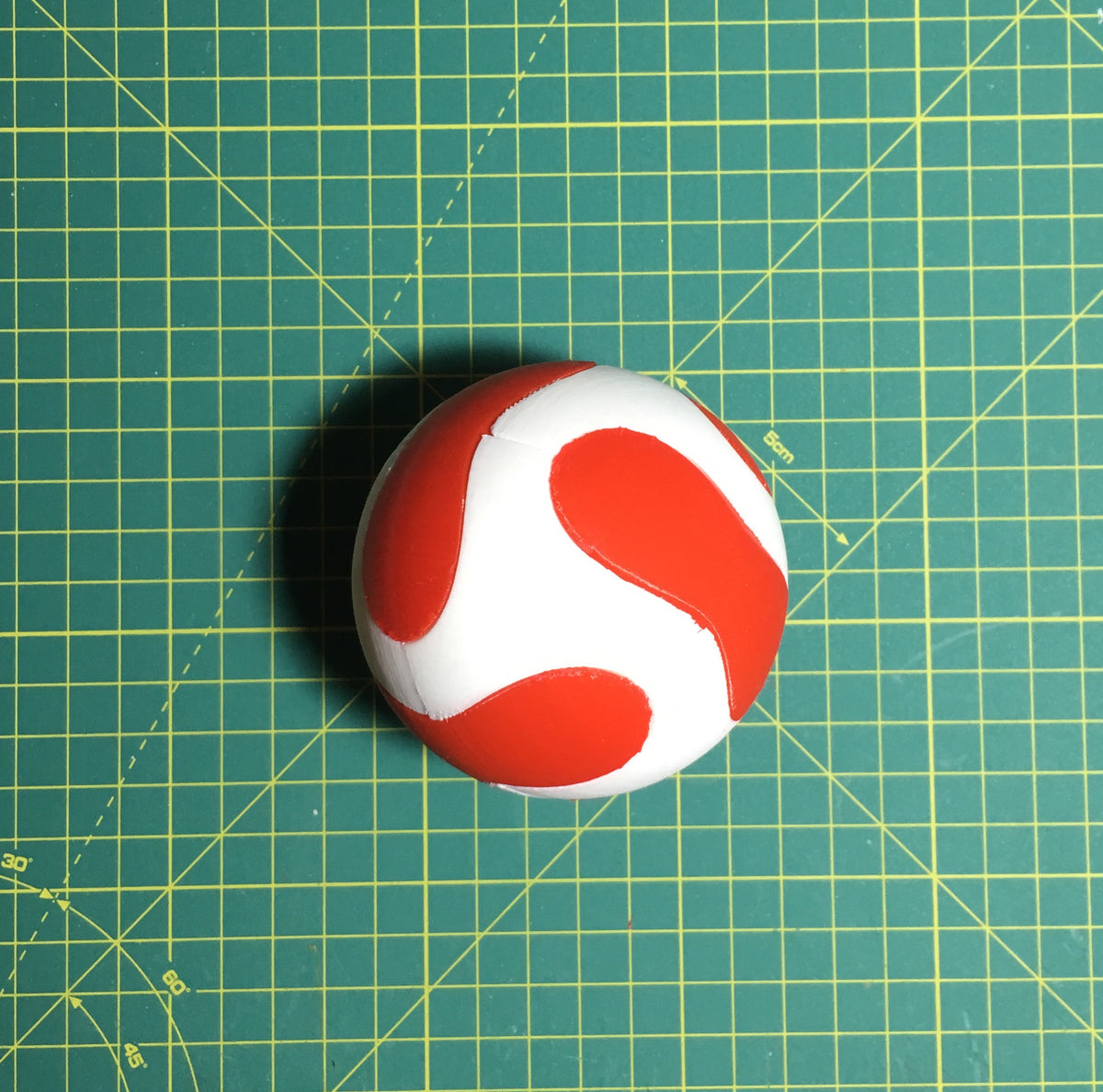 Puzzle esférico 3D TMG de 7,5 cm en blanco + rojo, armado