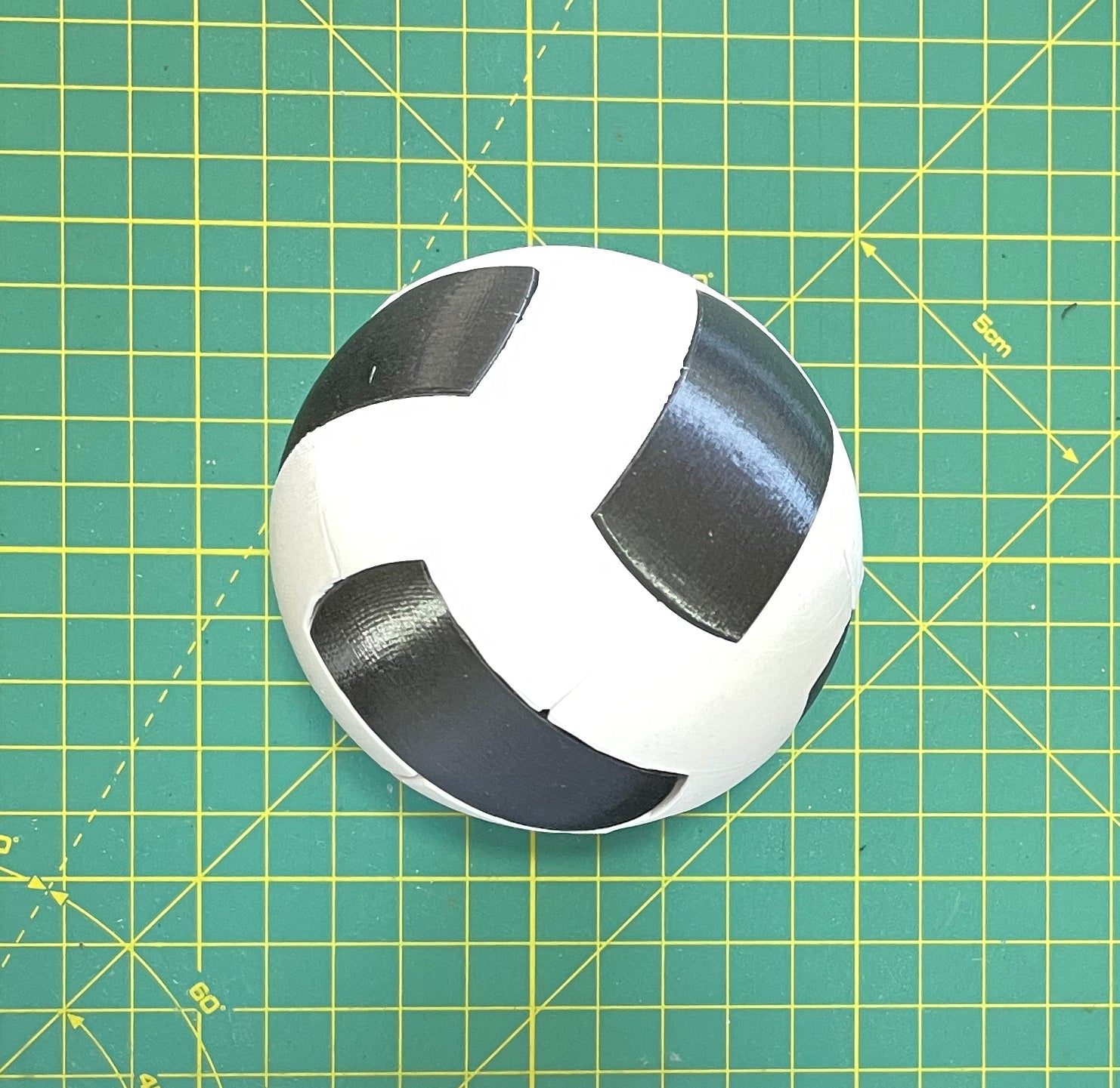 Puzzle esférico 3D TRQ de 7,5 cm en blanco + negro, armado
